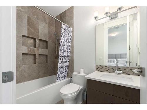 256 Aspen Summit Heath Sw, Calgary, AB - Indoor Photo Showing Bathroom