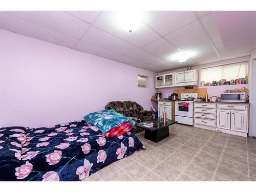 221 Tarawood Close Ne, Calgary, AB - Indoor Photo Showing Bedroom