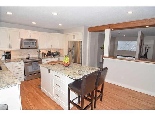 3403 23 Street Nw, Calgary, AB - Indoor Photo Showing Kitchen With Upgraded Kitchen