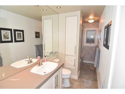 3403 23 Street Nw, Calgary, AB - Indoor Photo Showing Bathroom