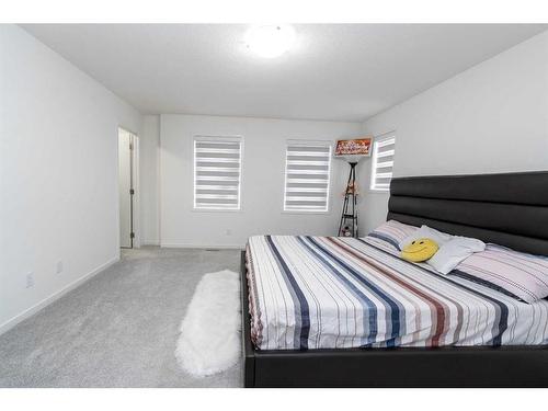 644 Southpoint Heath Sw, Airdrie, AB - Indoor Photo Showing Bedroom