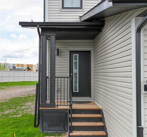 644 Southpoint Heath Sw, Airdrie, AB - Outdoor With Exterior