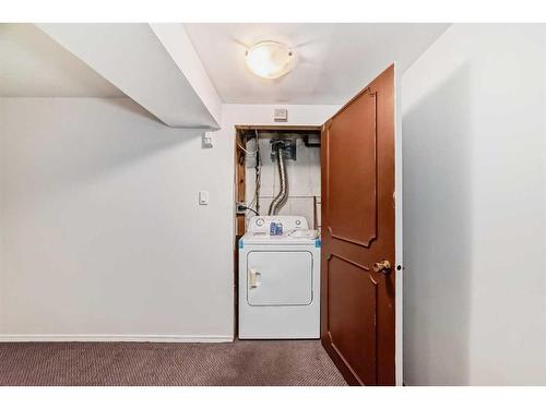 847 Northmount Drive Nw, Calgary, AB - Indoor Photo Showing Laundry Room