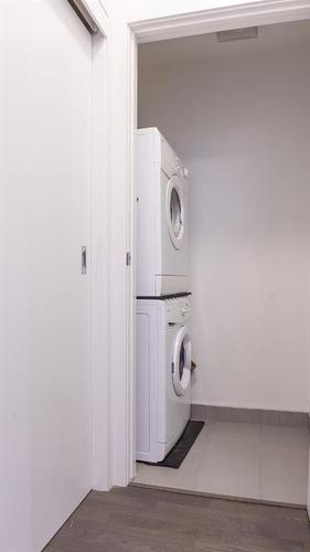 328-305 18 Avenue Sw, Calgary, AB - Indoor Photo Showing Laundry Room