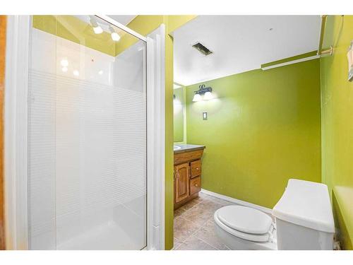 37 Northmount Crescent Nw, Calgary, AB - Indoor Photo Showing Bathroom