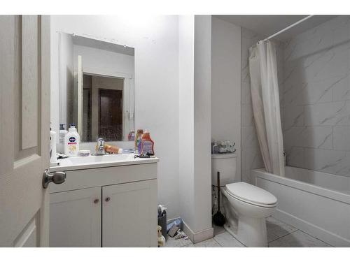 6405 Centre Street Nw, Calgary, AB - Indoor Photo Showing Bathroom