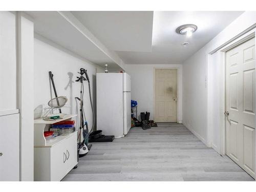 6405 Centre Street Nw, Calgary, AB - Indoor Photo Showing Other Room