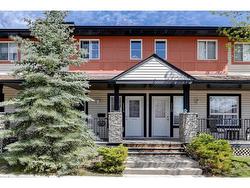 114 Eversyde Common SW Calgary, AB T2Y 4Z6