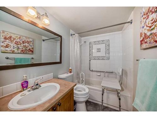 203-2130 17 Street Sw, Calgary, AB - Indoor Photo Showing Bathroom