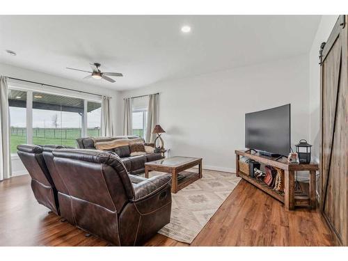 125023 Range Road 270, Claresholm, AB - Indoor Photo Showing Living Room