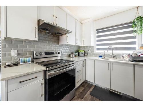 16 Tarington Link Ne, Calgary, AB - Indoor Photo Showing Kitchen With Upgraded Kitchen