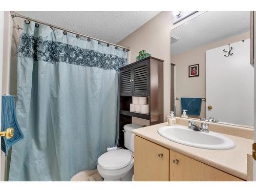 2109-2280 68 Street Ne, Calgary, AB - Indoor Photo Showing Bathroom
