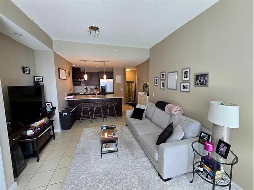 1708-211 13 Avenue Se, Calgary, AB - Indoor Photo Showing Living Room