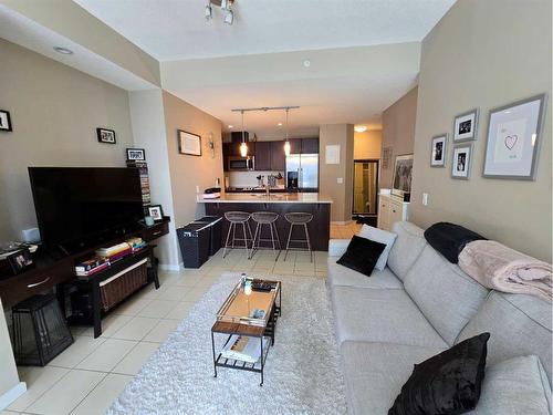 1708-211 13 Avenue Se, Calgary, AB - Indoor Photo Showing Living Room