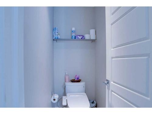 249 Kinniburgh Boulevard, Chestermere, AB - Indoor Photo Showing Bathroom