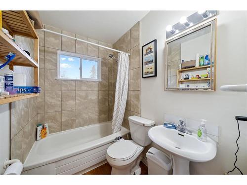 500 Northmount Drive Nw, Calgary, AB - Indoor Photo Showing Bathroom