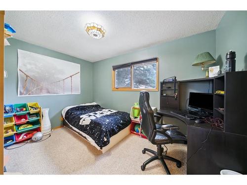 500 Northmount Drive Nw, Calgary, AB - Indoor Photo Showing Bedroom