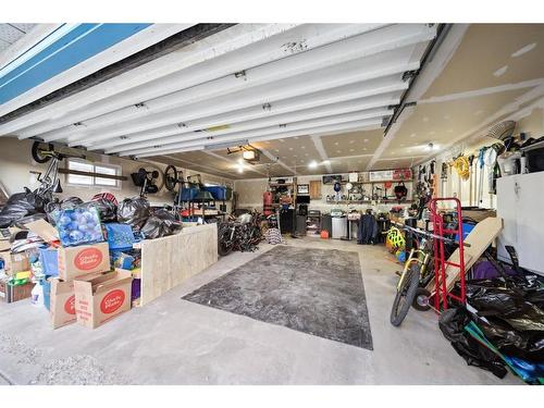 500 Northmount Drive Nw, Calgary, AB - Indoor Photo Showing Garage