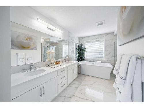 318 Crestmont Drive Sw, Calgary, AB - Indoor Photo Showing Bathroom