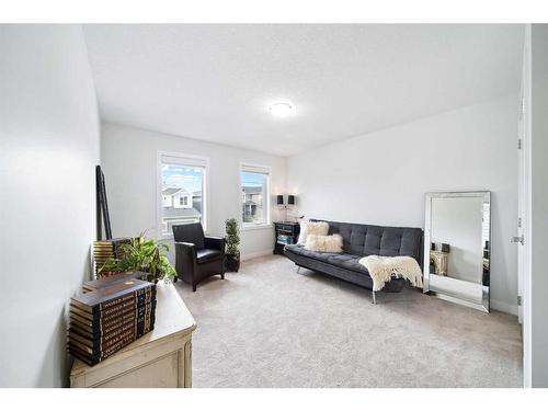 318 Crestmont Drive Sw, Calgary, AB - Indoor Photo Showing Other Room