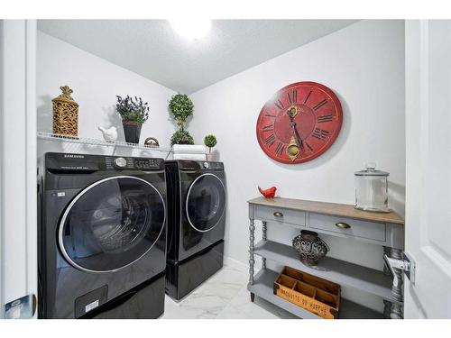 318 Crestmont Drive Sw, Calgary, AB - Indoor Photo Showing Laundry Room