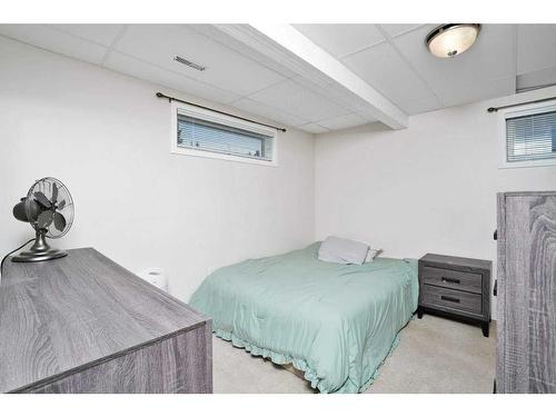 629 5 Avenue Sw, Sundre, AB - Indoor Photo Showing Bedroom