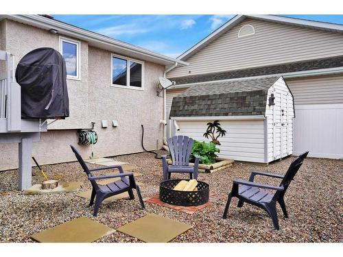 629 5 Avenue Sw, Sundre, AB - Outdoor With Exterior