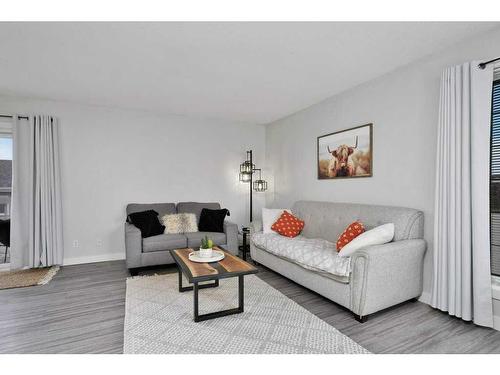 629 5 Avenue Sw, Sundre, AB - Indoor Photo Showing Living Room