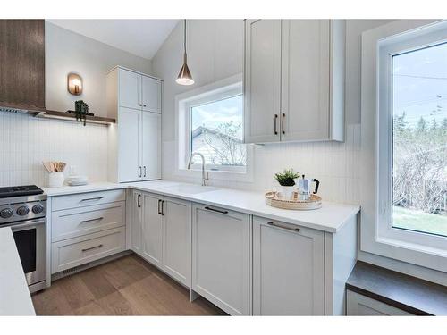 1116 Lake Wapta Place Se, Calgary, AB - Indoor Photo Showing Kitchen With Upgraded Kitchen