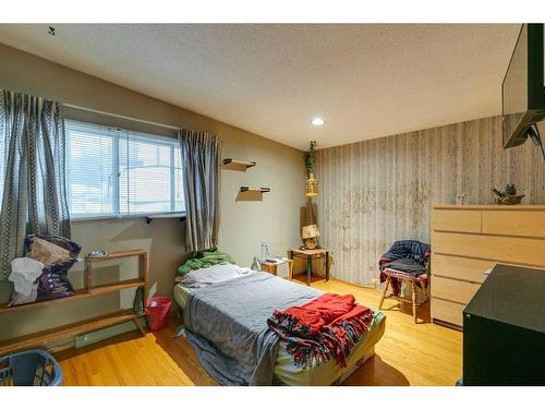 5104 Carney Road Nw, Calgary, AB - Indoor Photo Showing Bedroom