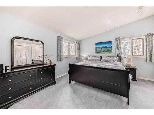 240014 175 Avenue West, Rural Foothills County, AB - Indoor Photo Showing Bedroom