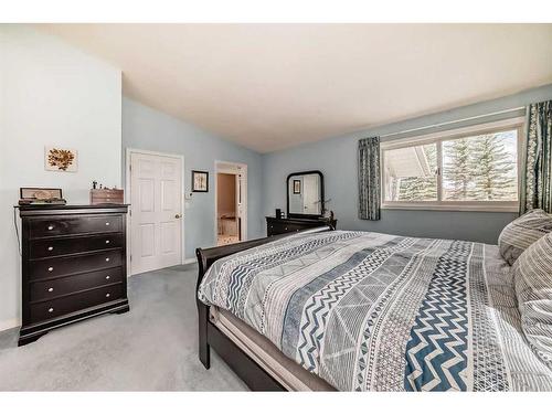 240014 175 Avenue West, Rural Foothills County, AB - Indoor Photo Showing Bedroom