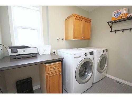 154 Marquis Common Se, Calgary, AB - Indoor Photo Showing Laundry Room