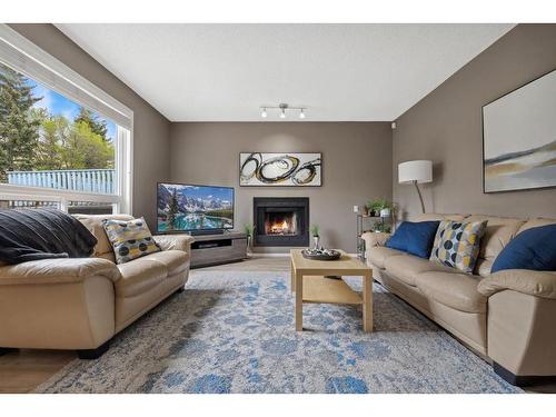 2139 Sirocco Drive Sw, Calgary, AB - Indoor Photo Showing Living Room With Fireplace