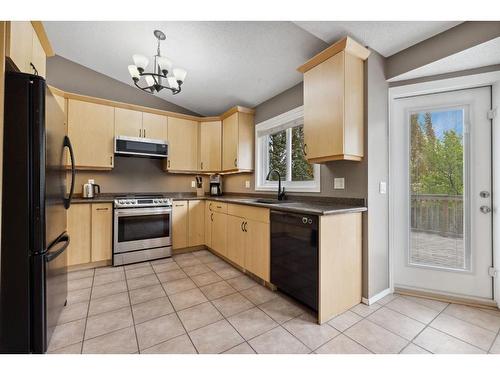 2139 Sirocco Drive Sw, Calgary, AB - Indoor Photo Showing Kitchen