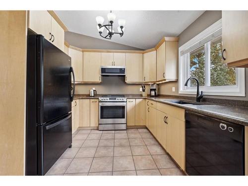 2139 Sirocco Drive Sw, Calgary, AB - Indoor Photo Showing Kitchen With Double Sink
