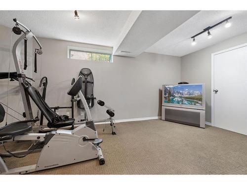 2139 Sirocco Drive Sw, Calgary, AB - Indoor Photo Showing Gym Room