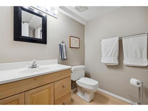 2139 Sirocco Drive Sw, Calgary, AB - Indoor Photo Showing Bathroom