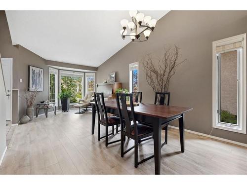 2139 Sirocco Drive Sw, Calgary, AB - Indoor Photo Showing Dining Room
