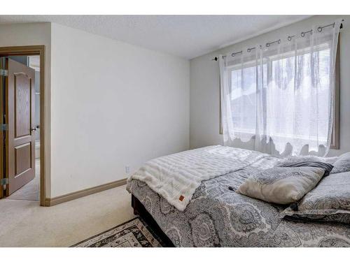 63 Evansmeade Common Nw, Calgary, AB - Indoor Photo Showing Bedroom