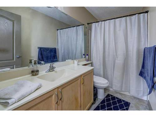 63 Evansmeade Common Nw, Calgary, AB - Indoor Photo Showing Bathroom