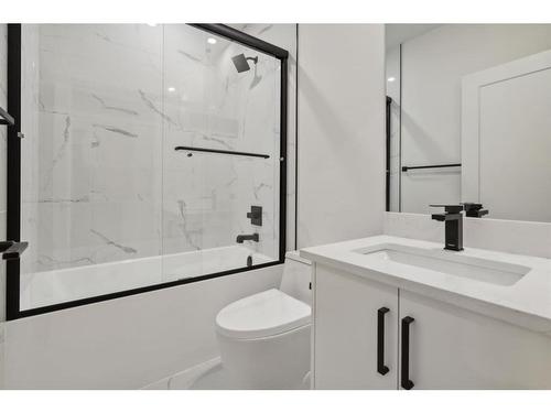1-742 Memorial Drive Nw, Calgary, AB - Indoor Photo Showing Bathroom