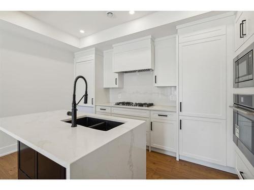 1-742 Memorial Drive Nw, Calgary, AB - Indoor Photo Showing Kitchen With Double Sink With Upgraded Kitchen