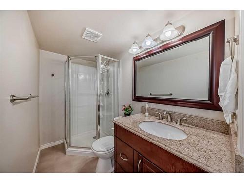 109 Cougar Plateau Mews Sw, Calgary, AB - Indoor Photo Showing Bathroom