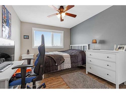 281236 Range Road 42, Rural Rocky View County, AB - Indoor Photo Showing Bedroom