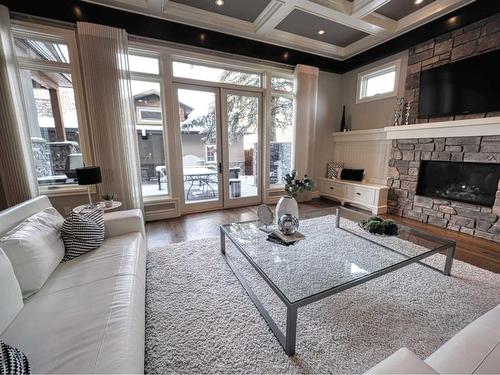 418 10 Avenue Nw, Calgary, AB - Indoor Photo Showing Living Room With Fireplace