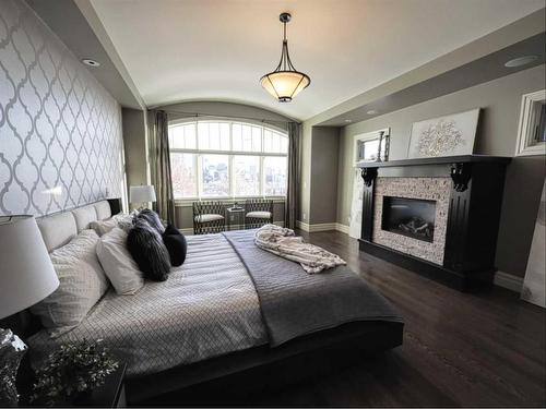 418 10 Avenue Nw, Calgary, AB - Indoor Photo Showing Bedroom With Fireplace