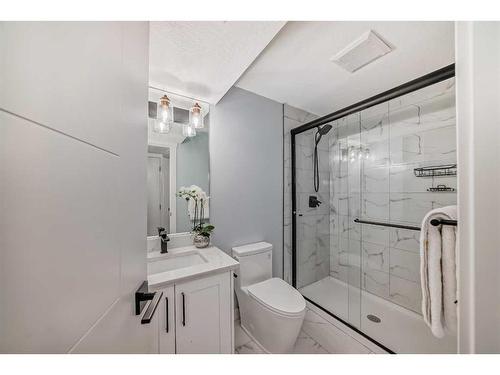 1151 Lake Huron Crescent Se, Calgary, AB - Indoor Photo Showing Bathroom