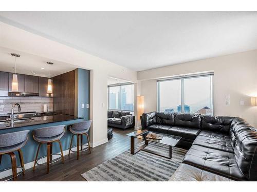 3302-930 6 Avenue Sw, Calgary, AB - Indoor Photo Showing Living Room