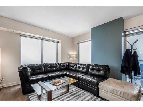 3302-930 6 Avenue Sw, Calgary, AB - Indoor Photo Showing Living Room